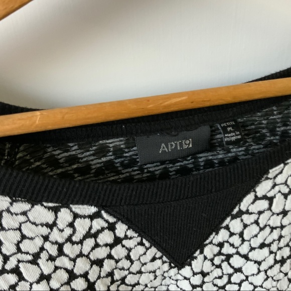 Apt. 9 Black and White Textured Pattern Top EUC - Picture 7 of 8